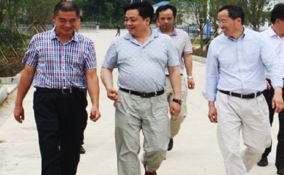 董事長(zhǎng)、胡博士一行視察工廠